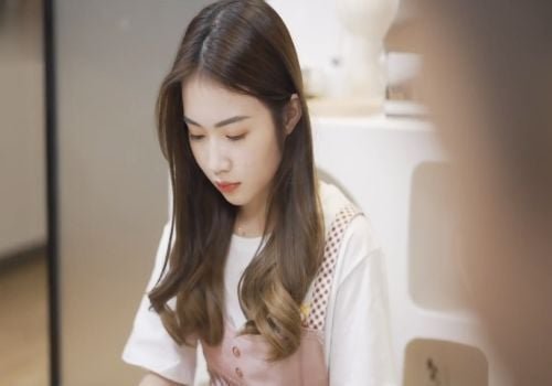 Cha dượng nổi cơn cơn dục tình hiếp dâm cô con gái