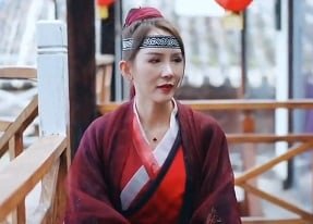 Tên biến thái cuồng dâm vì em học sinh trong bộ đồ ngủ gợi cảm